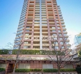 青山パークタワー